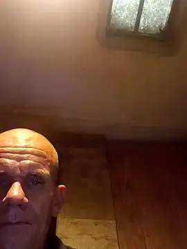 Snapshot of BubblyThing1 chatting on 11.30.25 BubblyThing1 online show from 11.30.25