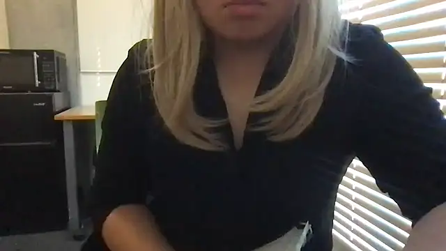 Snapshot of Jessica-Aine chatting on 12.04.24 Jessica-Aine online show from 12.04.24