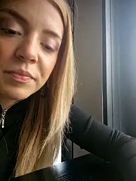 SUSELLAM1 online show from 02.13.25