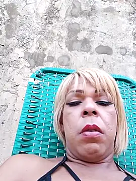 Snapshot of blondebitchlitle chatting on 03.16.25 blondebitchlitle online show from 03.16.25