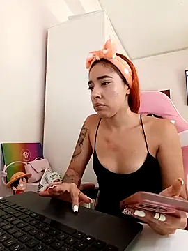 Snapshot of alexxxa69 chatting on 09.16.25 alexxxa69 online show from 09.16.25