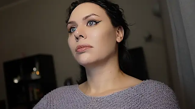 MollyCheiz online show from 12.17.24