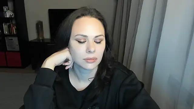 MollyCheiz online show from 11.22.25