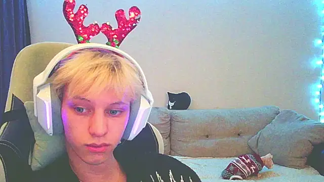 Snapshot of Ostin_meow chatting on 12.11.24 Ostin meow online show from 12.11.24