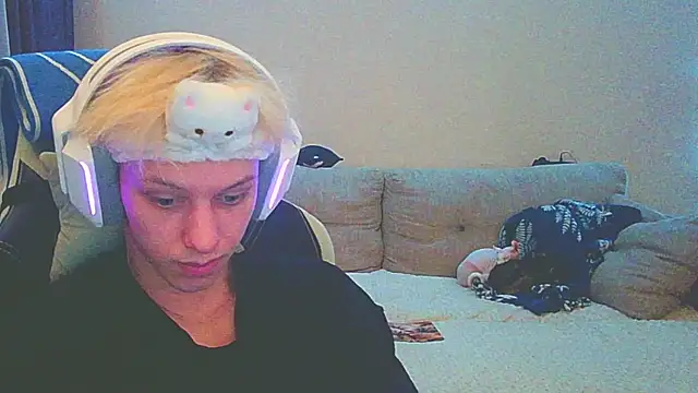 Snapshot of Ostin_meow chatting on 12.14.24 Ostin meow online show from 12.14.24