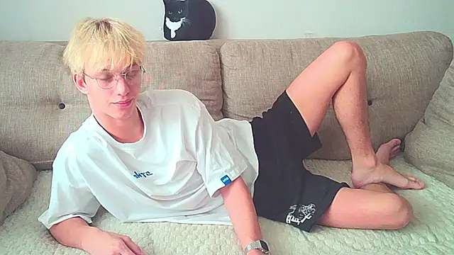 Snapshot of Ostin_meow chatting on 12.20.24 Ostin meow online show from 12.20.24
