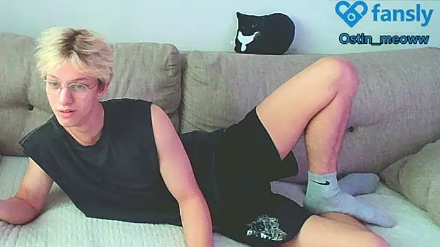 Snapshot of Ostin_meow chatting on 01.10.25 Ostin meow online show from 01.10.25