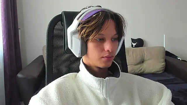 Snapshot of Ostin_meow chatting on 09.22.25 Ostin meow online show from 09.22.25