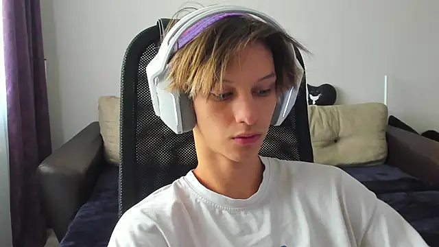 Snapshot of Ostin_meow chatting on 09.23.25 Ostin meow online show from 09.23.25