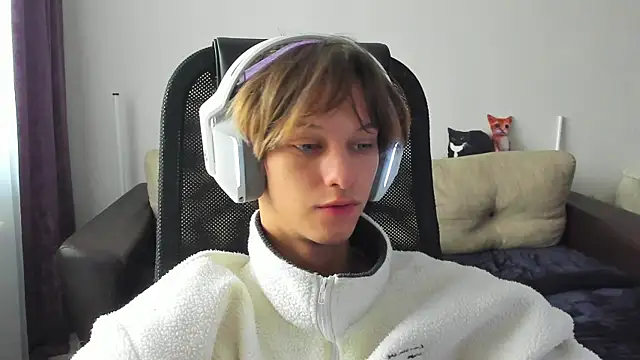 Snapshot of Ostin_meow chatting on 09.29.25 Ostin meow online show from 09.29.25