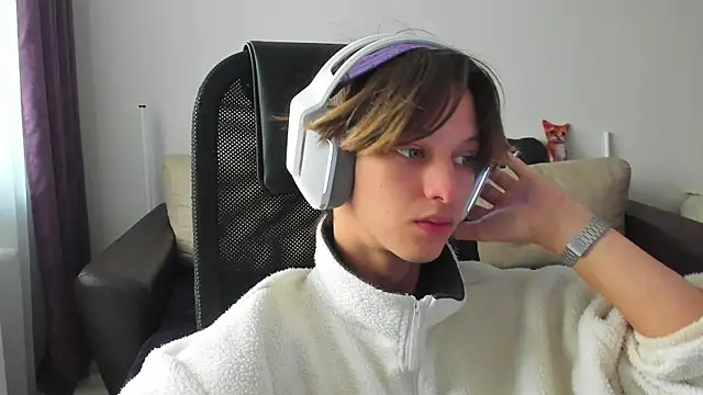 Snapshot of Ostin_meow chatting on 10.02.25 Ostin meow online show from 10.02.25