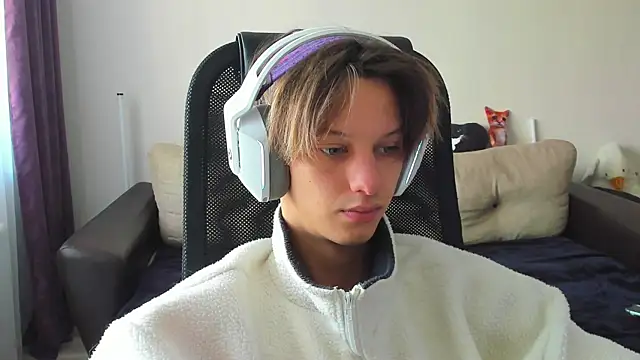 Snapshot of Ostin_meow chatting on 10.03.25 Ostin meow online show from 10.03.25
