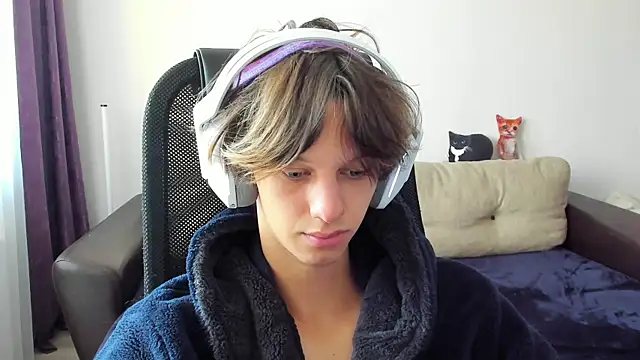Snapshot of Ostin_meow chatting on 10.19.25 Ostin meow online show from 10.19.25