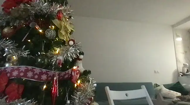 Snapshot of ScarlettMadii chatting on 12.13.24 ScarlettMadii online show from 12.13.24