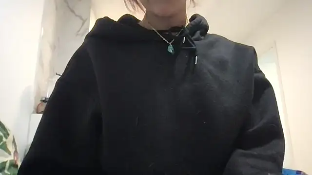 Snapshot of ScarlettMadii chatting on 12.27.24 ScarlettMadii online show from 12.27.24