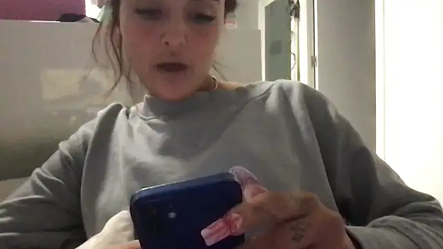 Snapshot of ScarlettMadii chatting on 12.29.24 ScarlettMadii online show from 12.29.24