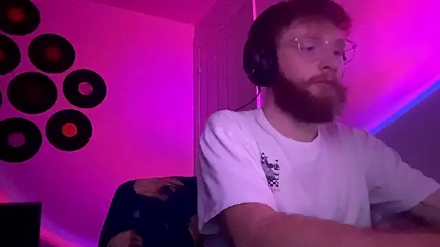 PrettyGinger online show from 11.27.25