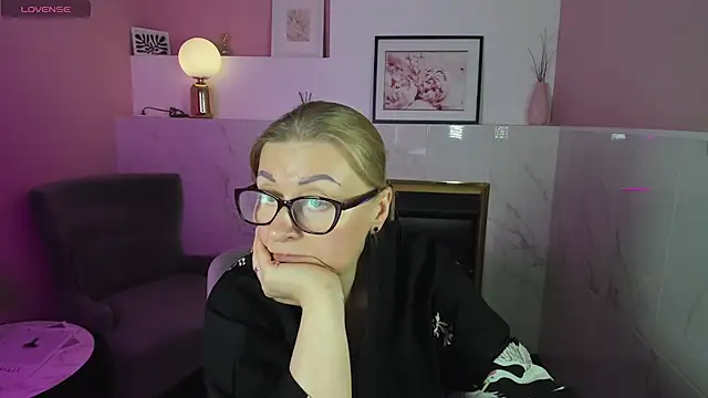 AlexandraKind online show from 02.07.25