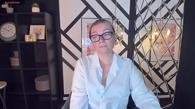 AlexandraKind online show from 02.11.25