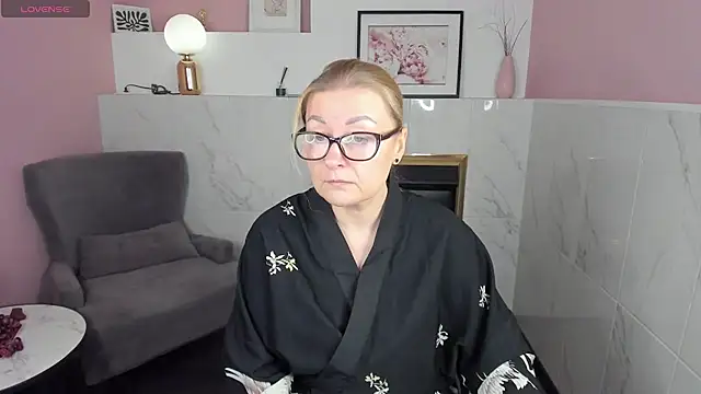 AlexandraKind online show from 02.12.25