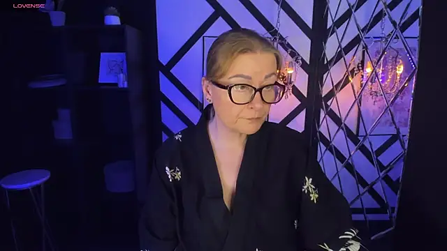 AlexandraKind online show from 02.14.25