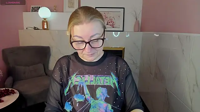 AlexandraKind online show from 02.17.25