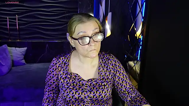 AlexandraKind online show from 02.20.25