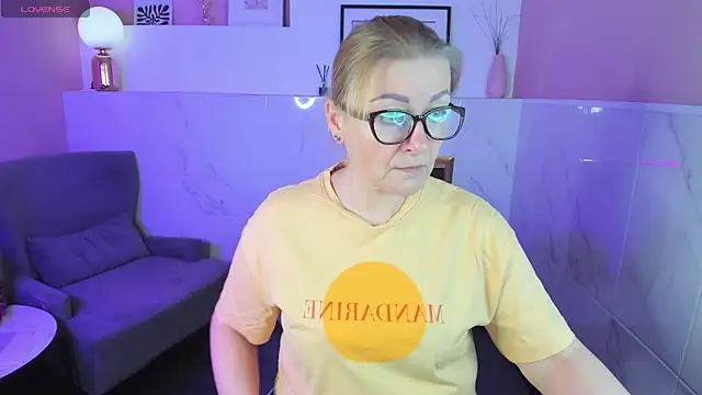 AlexandraKind online show from 02.23.25