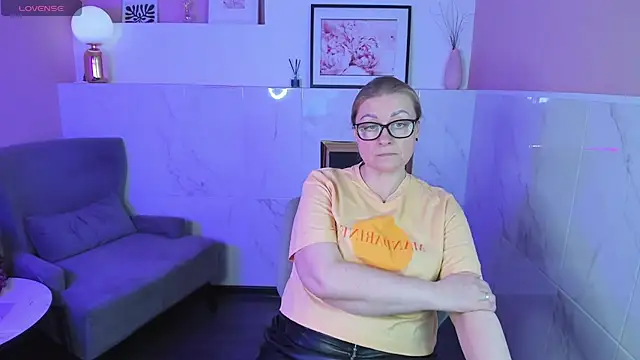 AlexandraKind online show from 02.23.25