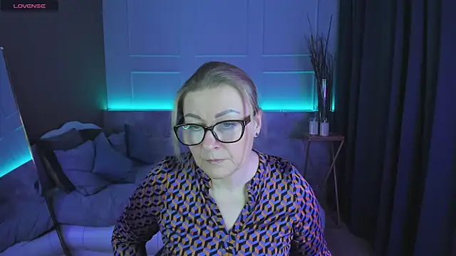 AlexandraKind online show from 02.24.25