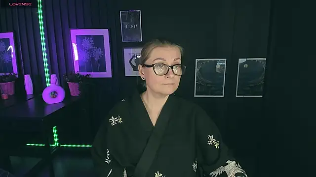 AlexandraKind online show from 02.28.25