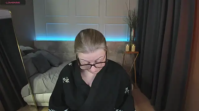 AlexandraKind online show from 03.02.25