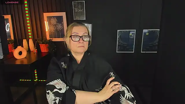 AlexandraKind online show from 03.05.25