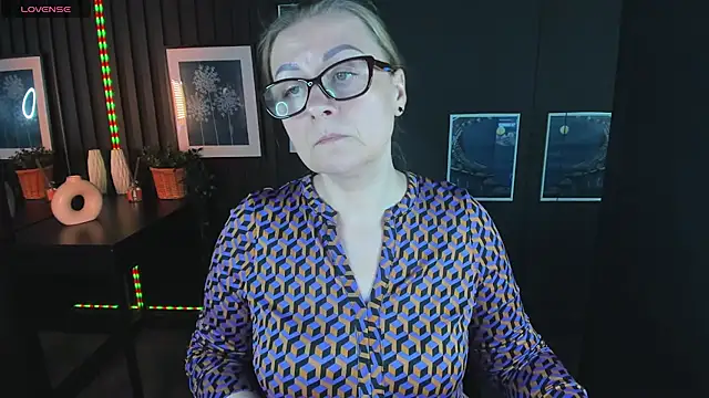 AlexandraKind online show from 03.05.25