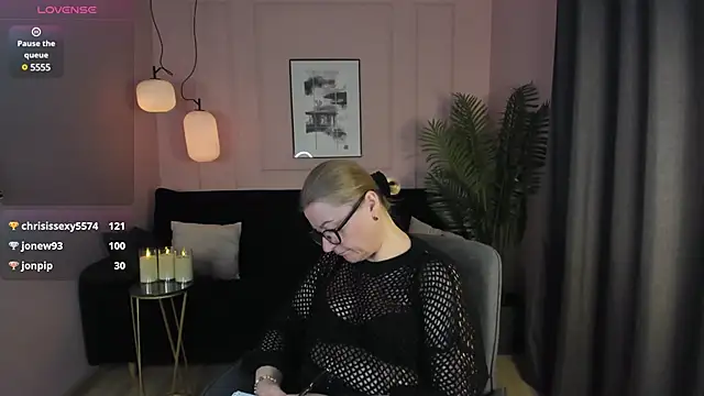 AlexandraKind online show from 03.12.25