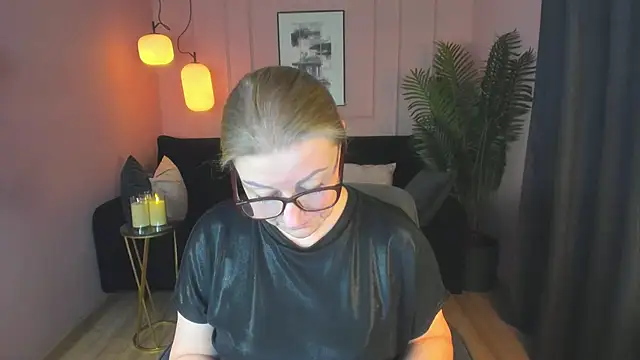 AlexandraKind online show from 03.17.25