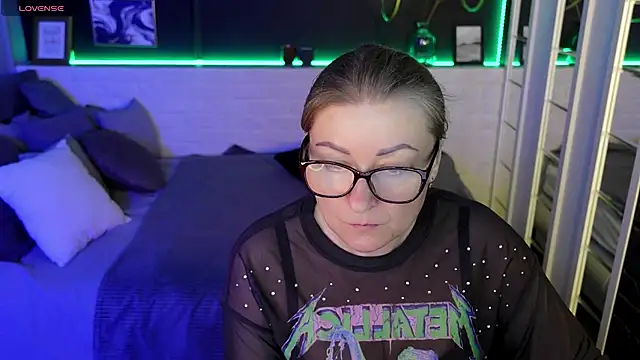 AlexandraKind online show from 03.22.25