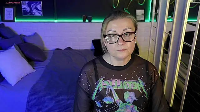 AlexandraKind online show from 03.22.25