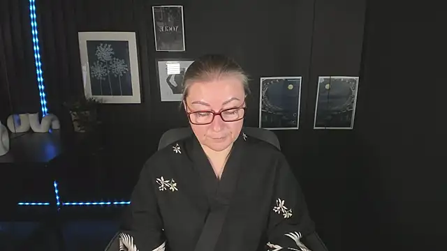 AlexandraKind online show from 09.25.25