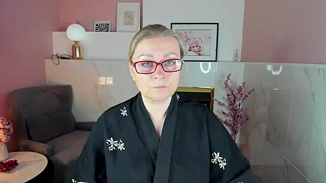 AlexandraKind online show from 10.05.25