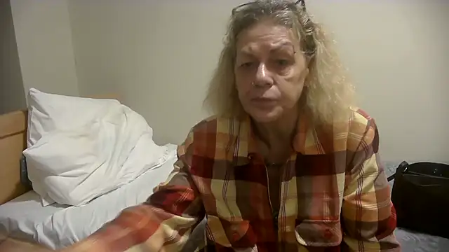 housewife shantie online show from 10.23.25