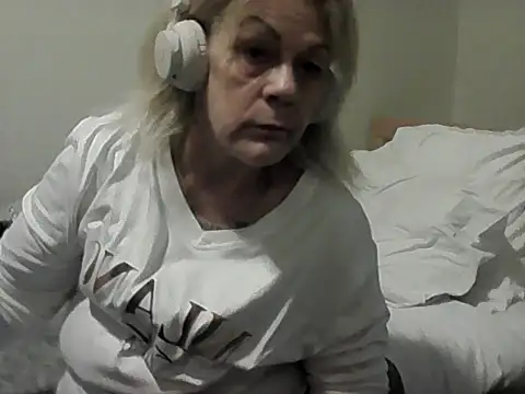 housewife shantie online show from 11.14.25