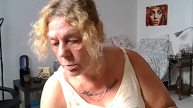 housewife shantie online show from 07.11.26