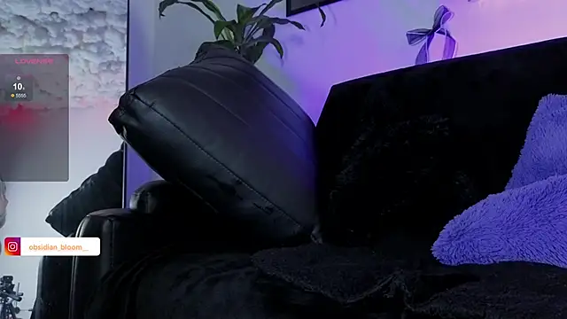 Snapshot of Alisson_Wynter chatting on 06.18.26 Alisson Wynter online show from 06.18.26