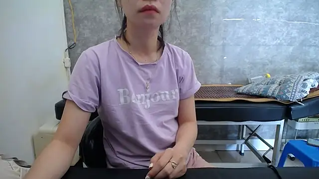 Snapshot of HotQueen chatting on 09.12.25 HotQueen online show from 09.12.25