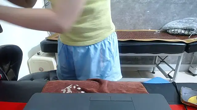 Snapshot of HotQueen chatting on 10.06.25 HotQueen online show from 10.06.25