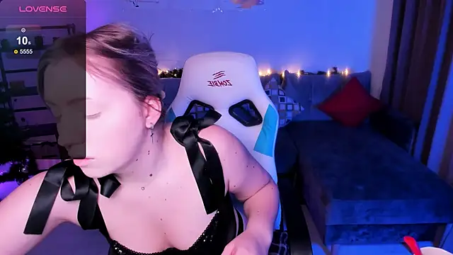 Jenny Luvv online show from 01.08.25