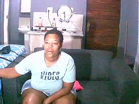 curvyloneah75 online show from 12.18.24