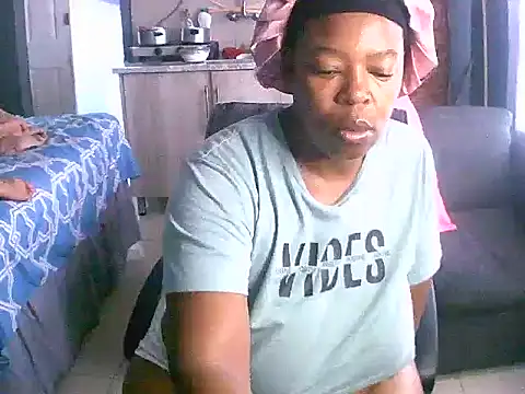 curvyloneah75 online show from 12.22.24