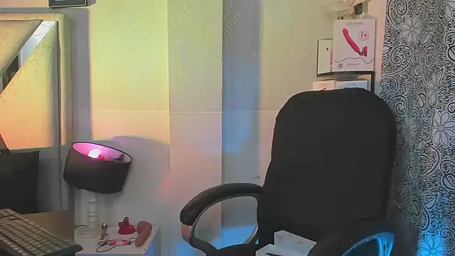 Snapshot of natacha__black_ chatting on 02.19.25 natacha black online show from 02.19.25
